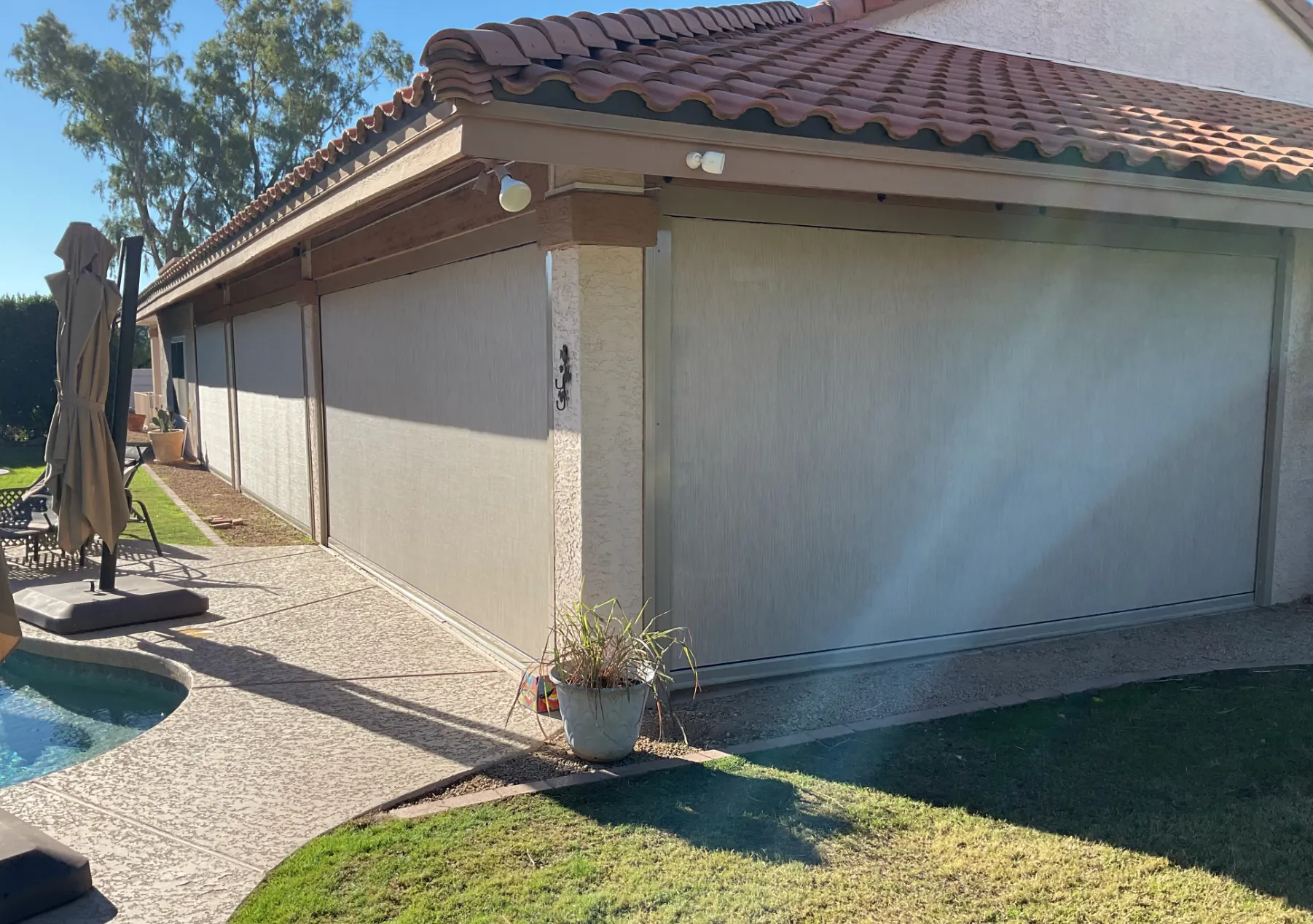 retractable screens blocking Florida sun