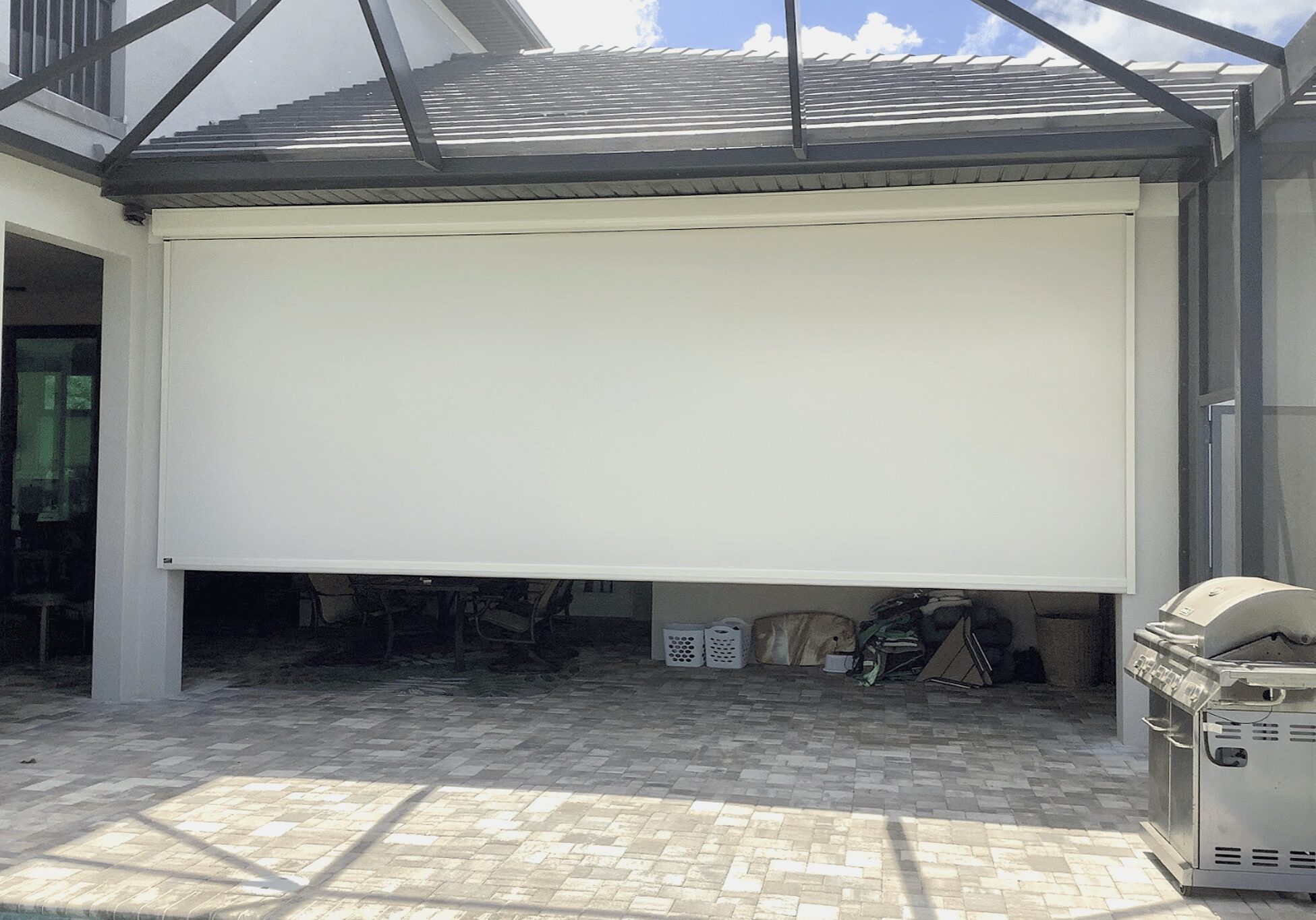 Retractable screen and mesh cleaning